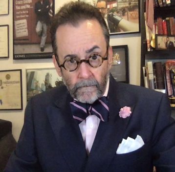 Lionel-with-Dickie-Bow-Read